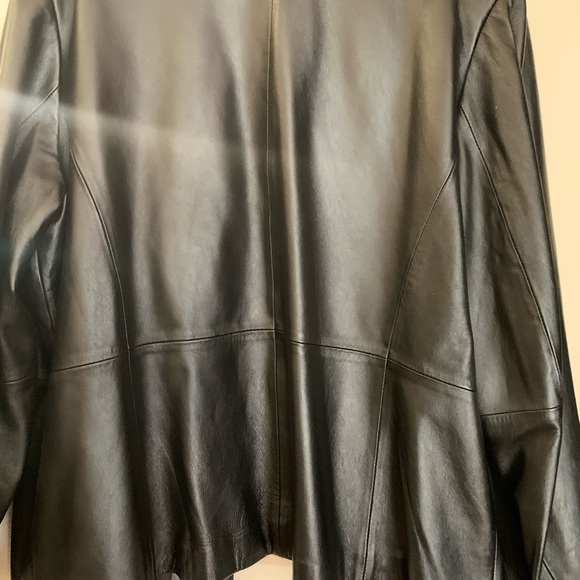 Woman leather single button jacket - Picture 4 of 14